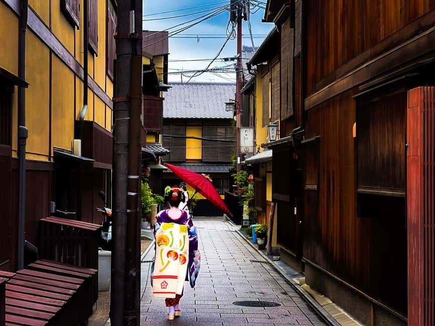 Kyoto: Secrets of Gion – Geisha Culture Walking Tour - Maruyama Park and the pace of old Kyoto
