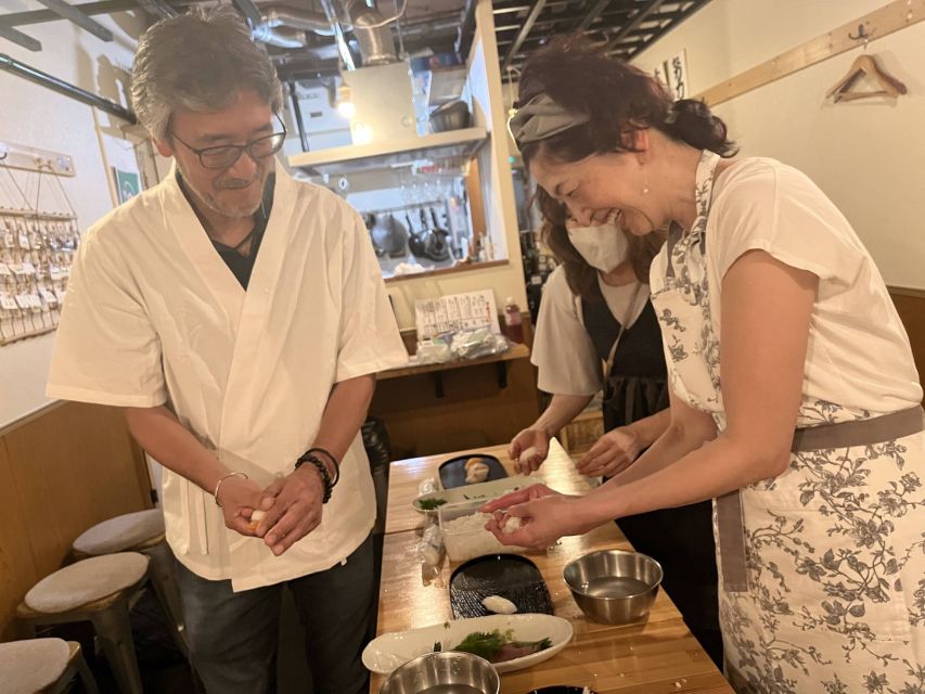 Kyoto: Sushi Making Class with Sushi Chef - Handling the fish for handmade nigiri