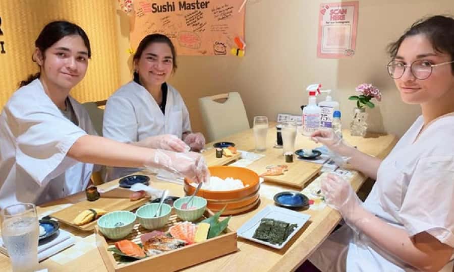 Kyoto: Sushi Making Experience in Kawaramachi - Making sushi in the middle of Kawaramachi