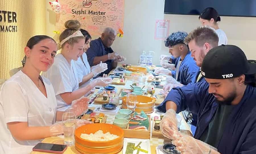 Kyoto: Sushi Making Experience in Kawaramachi - Choosing between nigiri and temari sushi