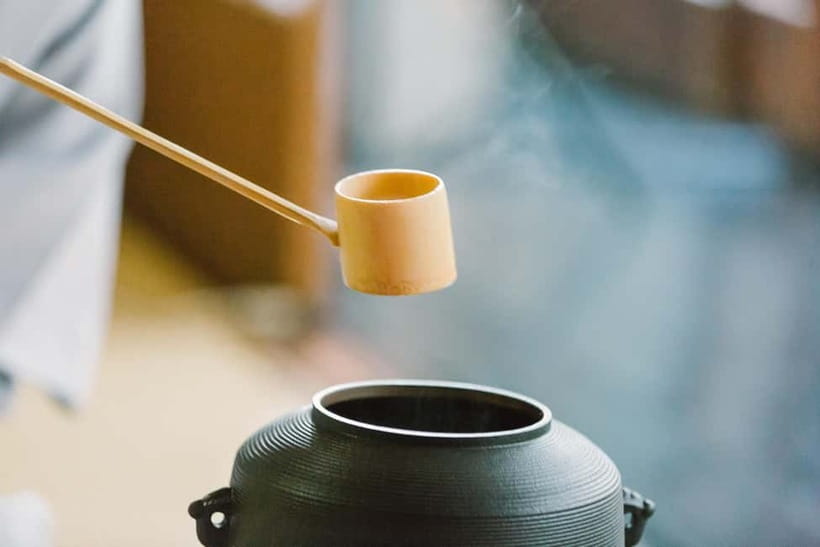 Kyoto: Tea Ceremony in 100-year-old Kyo-Machiya Townhouse - Watching the first bowl of matcha