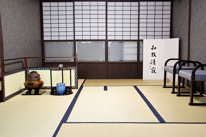 KYOTO Tea Ceremony with kimono near by Imamiya Jinjya Shrine - Watching the tea master work
