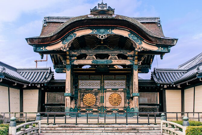 Kyoto TeamLab Biovortex & Kyoto Walking Tour - Nishi Honganji and the Amidadomon Gate