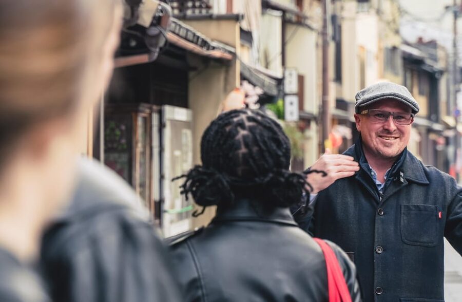 Kyoto: The Geisha Districts of Kyoto Walking Tour - Why the lounge matters before Gion