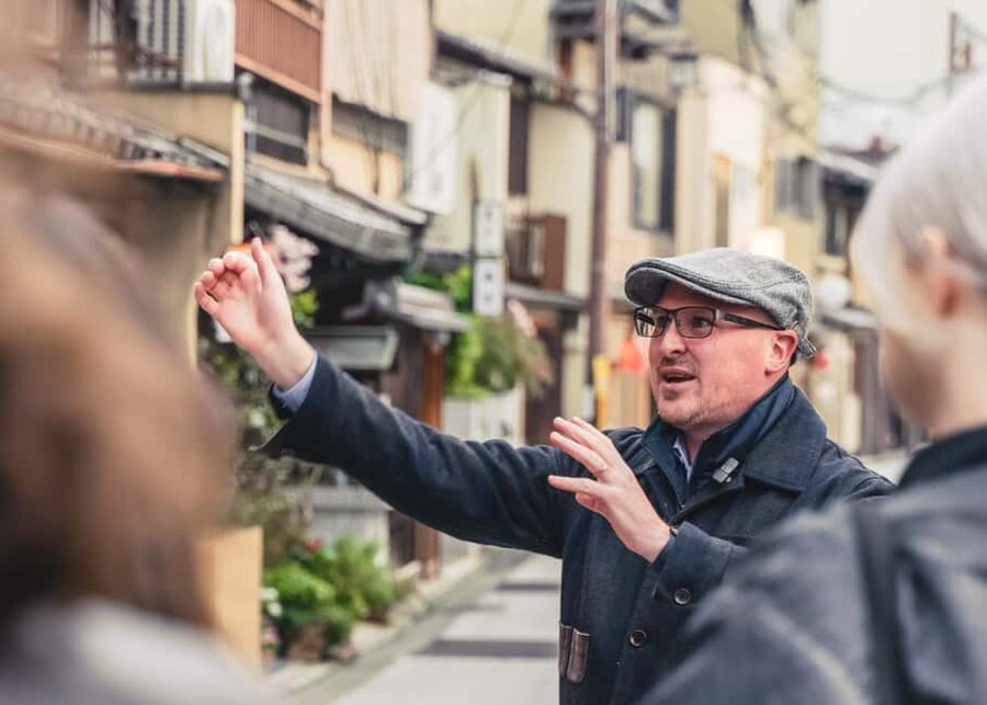 Kyoto: The Geisha Districts of Kyoto Walking Tour - Who should book this Kyoto walking tour?