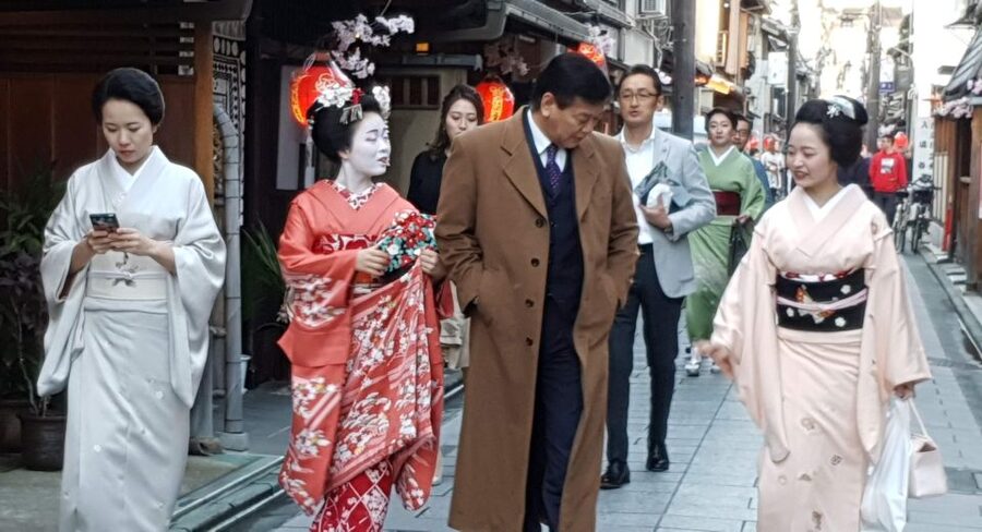 Kyoto: The Geisha Districts of Kyoto Walking Tour - Ninenzaka brings the historic lanes into view