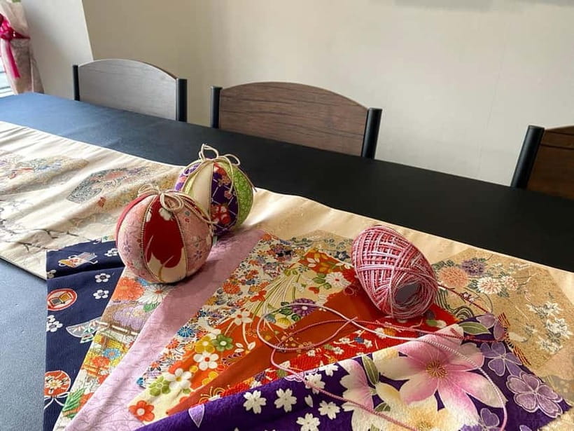 Kyoto: Traditional Kimono Fabric Handicrafts Workshop - Choosing the five kimono fabrics