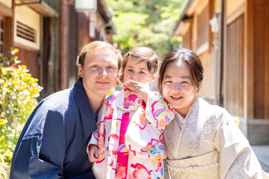 Kyoto: Traditional Kimono Rental - Choosing between classic, modern, and seasonal designs