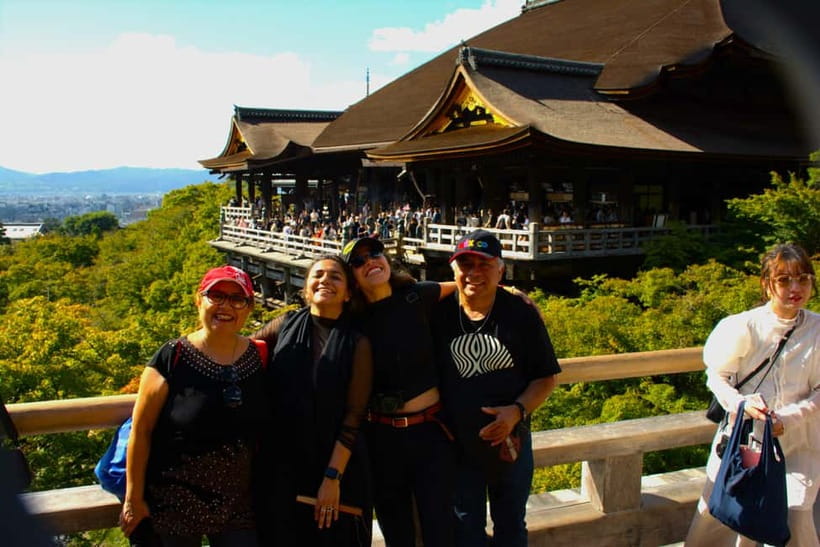 Kyoto: Walking tour Kiyomizu, Geisha District with a Local - Key points at a glance