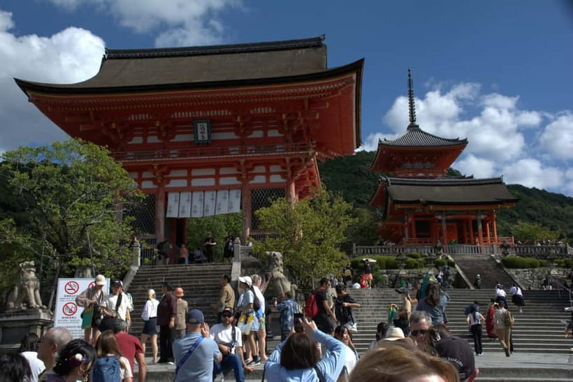 Kyoto: Walking tour Kiyomizu, Geisha District with a Local - Who should choose this experience?