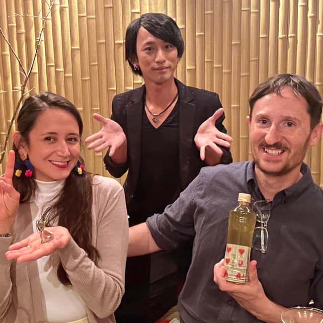 Kyoto: Wazuma Magic Show & Tea Ceremony - Wazuma magic in a six-seat Gion tea room