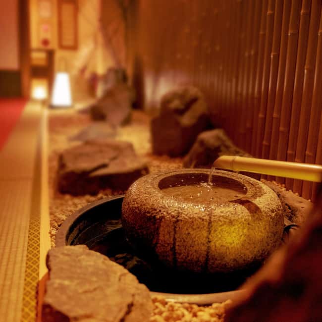 Kyoto: Wazuma Magic Show & Tea Ceremony - The 30-minute magic performance