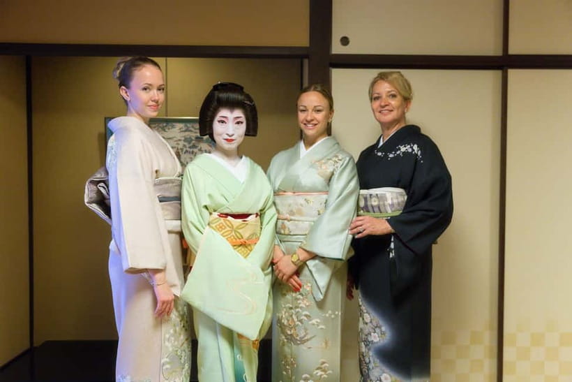 Kyoto with kids: a day for the whole family! - Fushimi Inari, red gates and a real walking challenge