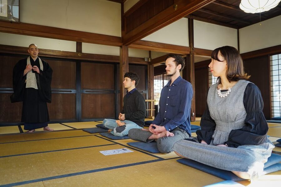 Kyoto: Zen Meditation and Garden Tour at a Temple with Lunch - Key points at a glance