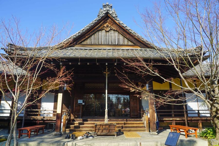 Kyoto: Zen Meditation and Garden Tour at a Temple with Lunch - Weather, clothing, and daily comfort