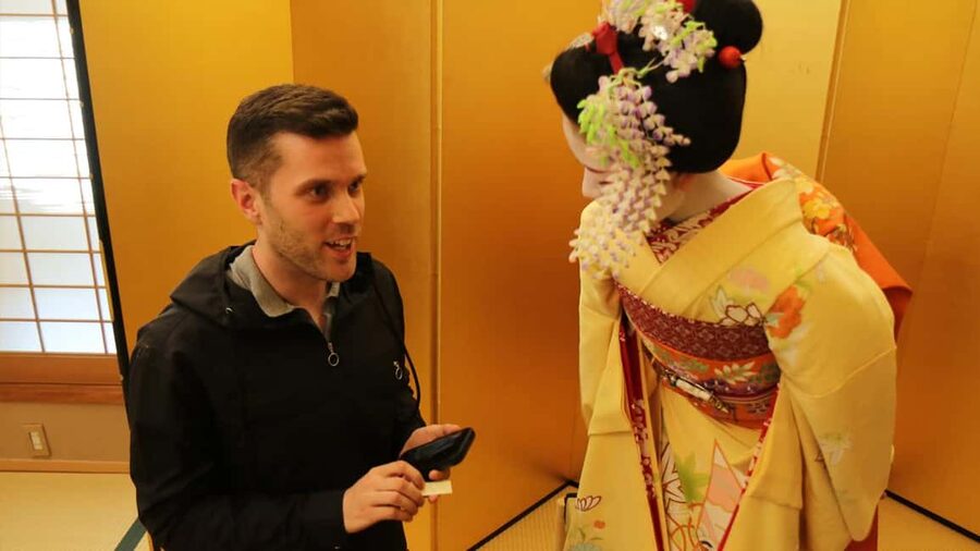 Maiko Dance and Tea Ceremony on a Noh Stage in Kyoto - Meeting and speaking with the maiko
