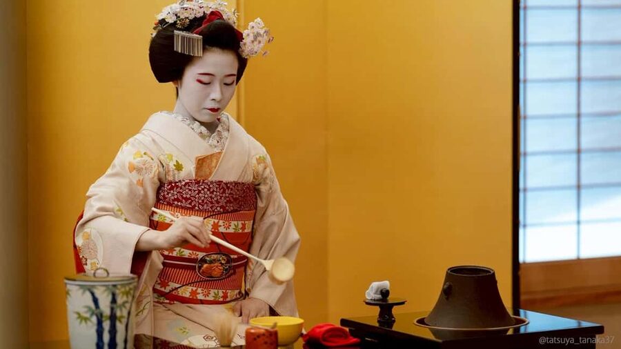 Maiko Dance and Tea Ceremony on a Noh Stage in Kyoto - Should you book the maiko dance and tea ceremony?