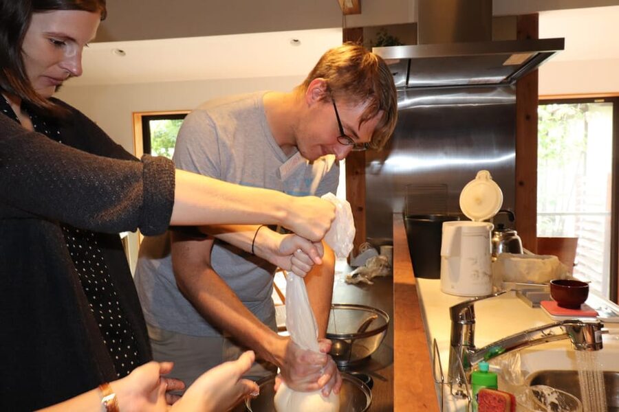 Making Fresh To-fu from soybeans in Kyoto - Four tofu dishes, then the plain tasting