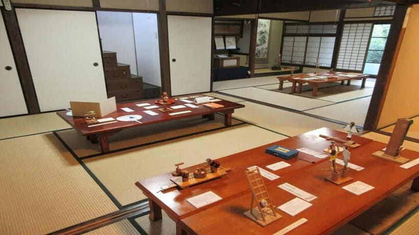 Nara attractive tour with local guide (4hours) - Walking toward Tōdai-ji
