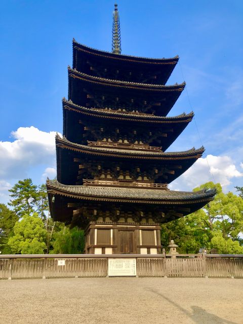 Nara: Todai-ji y parque de Nara (Spanish Guide) - Kasuga Taisha brings lanterns and a forest mood