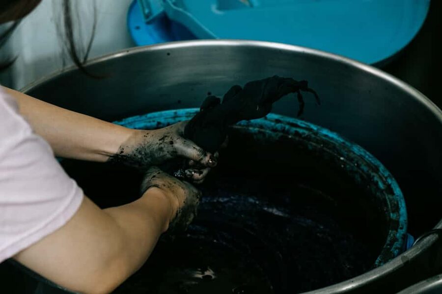 Natural Indigo Dyeing with Local Masters (Private Atelier) - The first 15 minutes: tools, vats, and the story of aizome