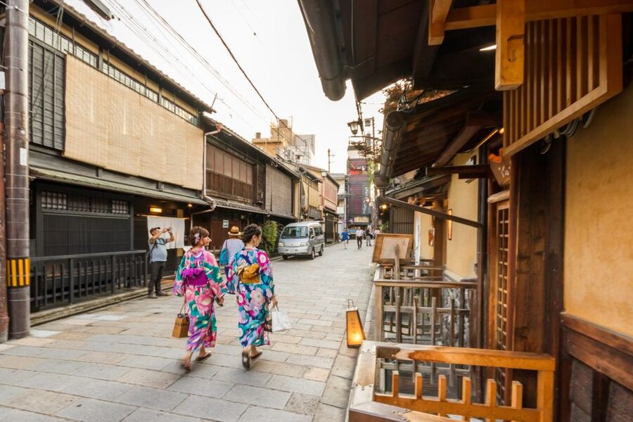 Night Walk in Gion: Kyoto's Geisha District - Why a night walk makes Gion easier to understand