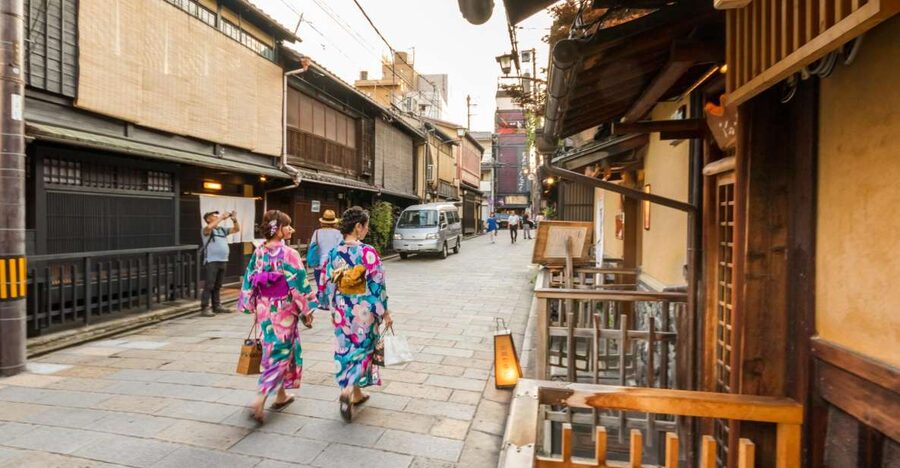 Night Walk in Gion: Kyoto's Geisha District - Meeting near Gion Shijo Station