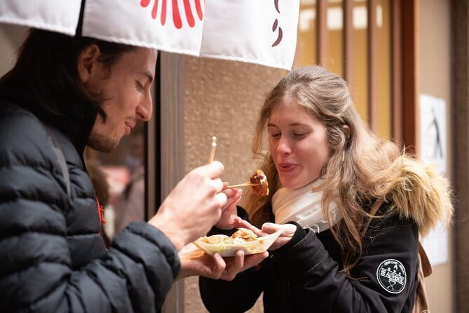 Nishiki Market, Private Sushi class & Sake Tasting in Townhouse - A quiet stop at Nishiki Shrine