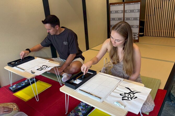 【OKADA】Kyoto Japanese calligraphy experience (shodo) - Optional calligraphy on a Japanese fan