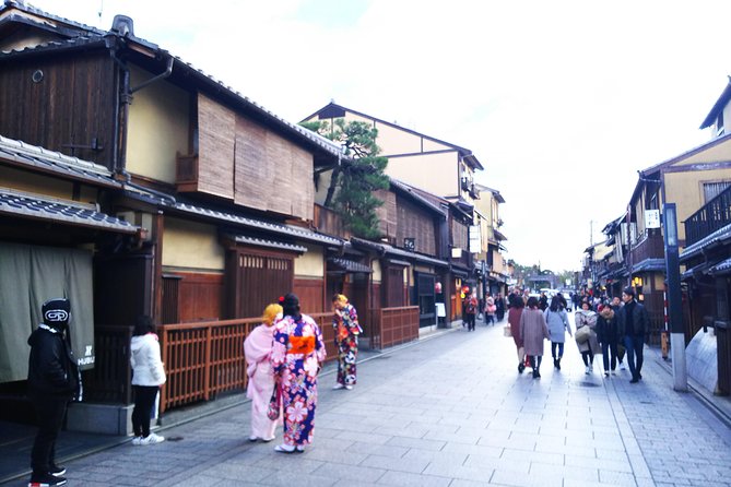 One-Day Walking Tour : Enjoy Kyoto to the fullest! - What the private guide adds