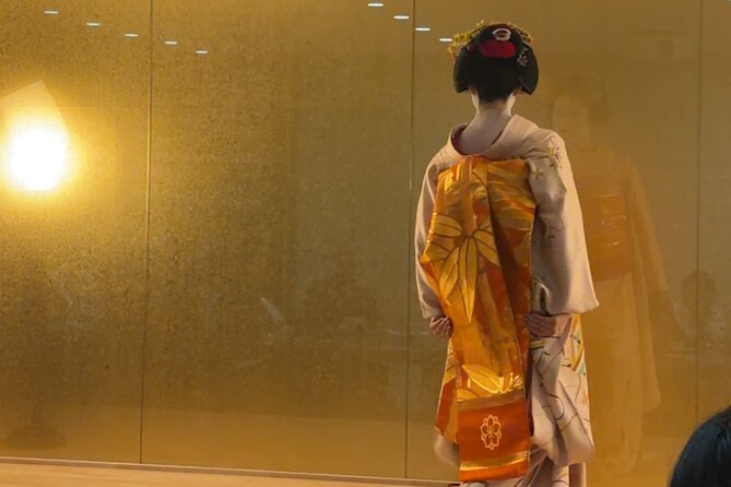 One Hour Geisha Show in Gion Kyoto - Tea, a light snack, and the Japanese game