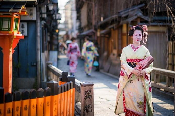 Otagi Nenbutsu Temple and Arashiyama Bamboo Forest Tour - Guide quality and the value of a small group