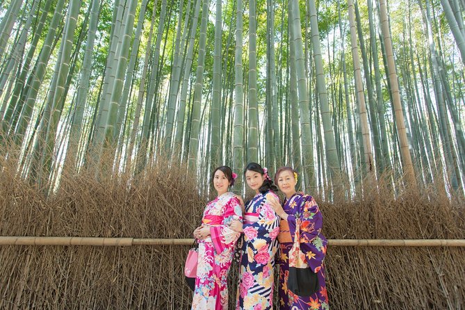 Photo Shoot with a Private Vacation Photographer in KYOTO, JAPAN - Fushimi Inari Taisha: a strong choice for a distinctive setting
