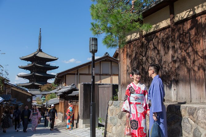 Photo Shoot with a Private Vacation Photographer in KYOTO, JAPAN - Pontocho: urban Kyoto after the temples