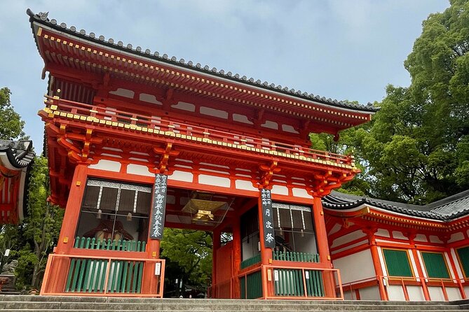 Private Custom Tour of Kiyomizu & Yasaka—by Young Local Guides - Yasaka Pagoda and the lanes of Hōkan-ji