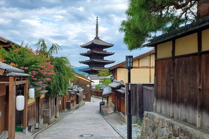 Private Customized Walking Tour in Kyoto - Nishiki Market for food and everyday Kyoto