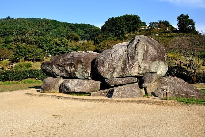 Private Guided Half-Day Walking Tour in Yoshinoyama - What the private format adds