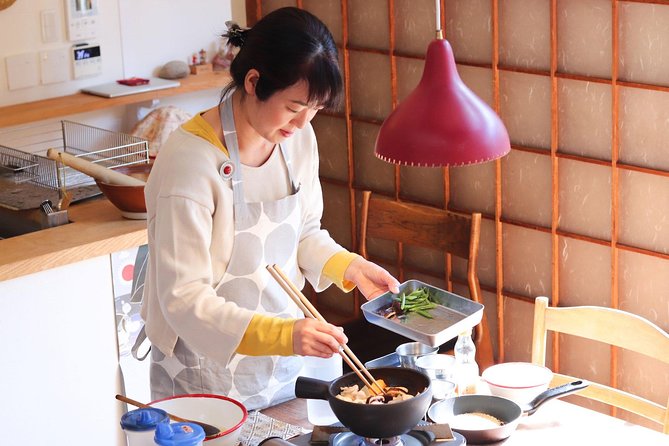 Private Kyoto Market Tour and Authentic Cooking Class with Aki - Taking the bus to Aki’s Kyoto home