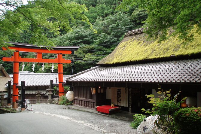 Private Walking Tour in Bamboo Forest & Hidden Spots in Arashiyama - Saga Toriimoto and the old road toward Mount Atago