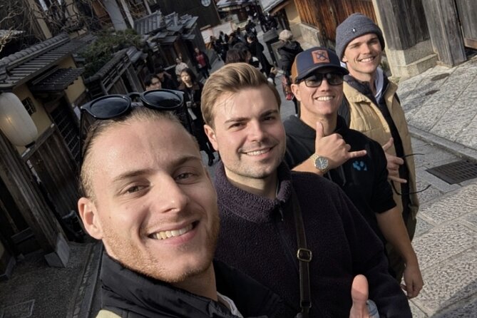 Private Walking Tour in Gion and Higashiyama - Yasaka Shrine and the final seven minutes