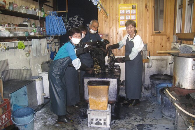 Roketsu dyeing experience: M course Roketsu Dyeing Experience - The dyeing stage and same-day result