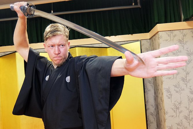 Samurai School in Kyoto: Samurai for a Day - Drawing, sheathing, and striking the samurai sword