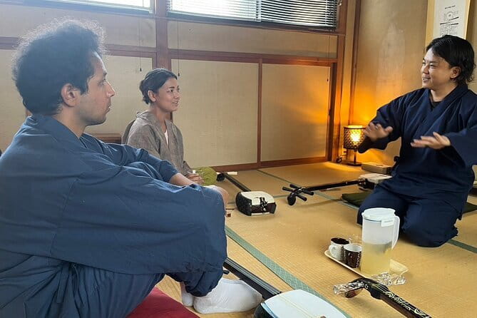 Shamisen Discovery in Kyoto 【Group】 - Learning basic form, bachi control, and sound