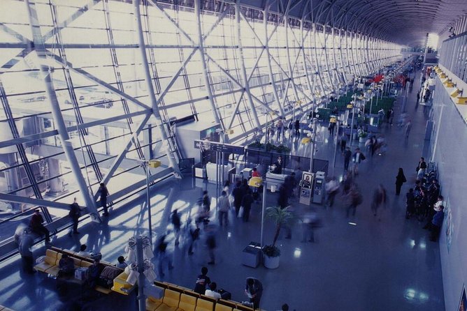 Shared Departure Transfer : Kyoto City to Kansai International Airport - From your Kyoto hotel lobby to the airport road