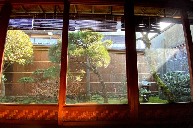 Tea ceremony and kimono experience at Kyoto, Tondaya - Entering Tondaya, a Kyoto house easy to miss