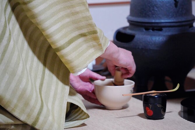 Tea ceremony by the tea master in Kyoto SHIUN AN - A tea lesson beside Kyoto’s Zen quarter