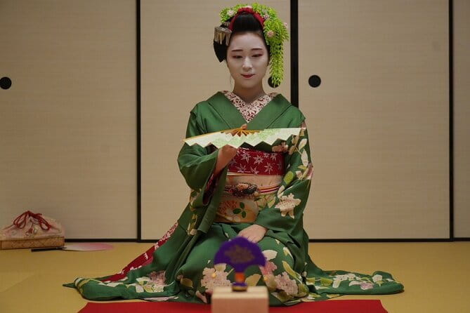 The Art of Geisha: Exclusive Show & Gion Walking Tour - Tea, snacks, and a more intimate setting
