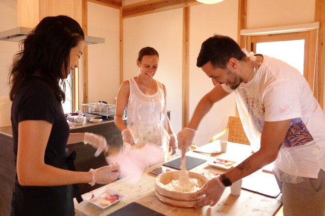 The Original Small-Group Sushi Making Class in Kyoto - Rolling maki without making a mess