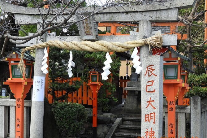 The Way of Tea: Kyoto Crafts, Hidden Temples & Wabi-Sabi Walk - Craft shops and the character of raku bowls