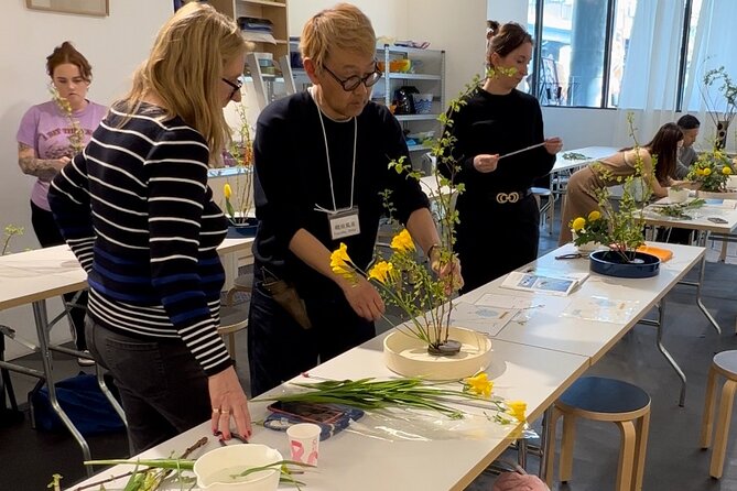 Traditional Japanese Flower Styling Workshop - Ikebana in Kyoto - Meeting Master Fooraku